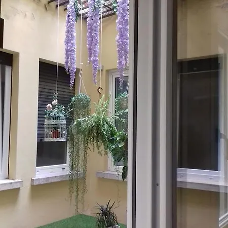 Be Bright Leoncino Apartment